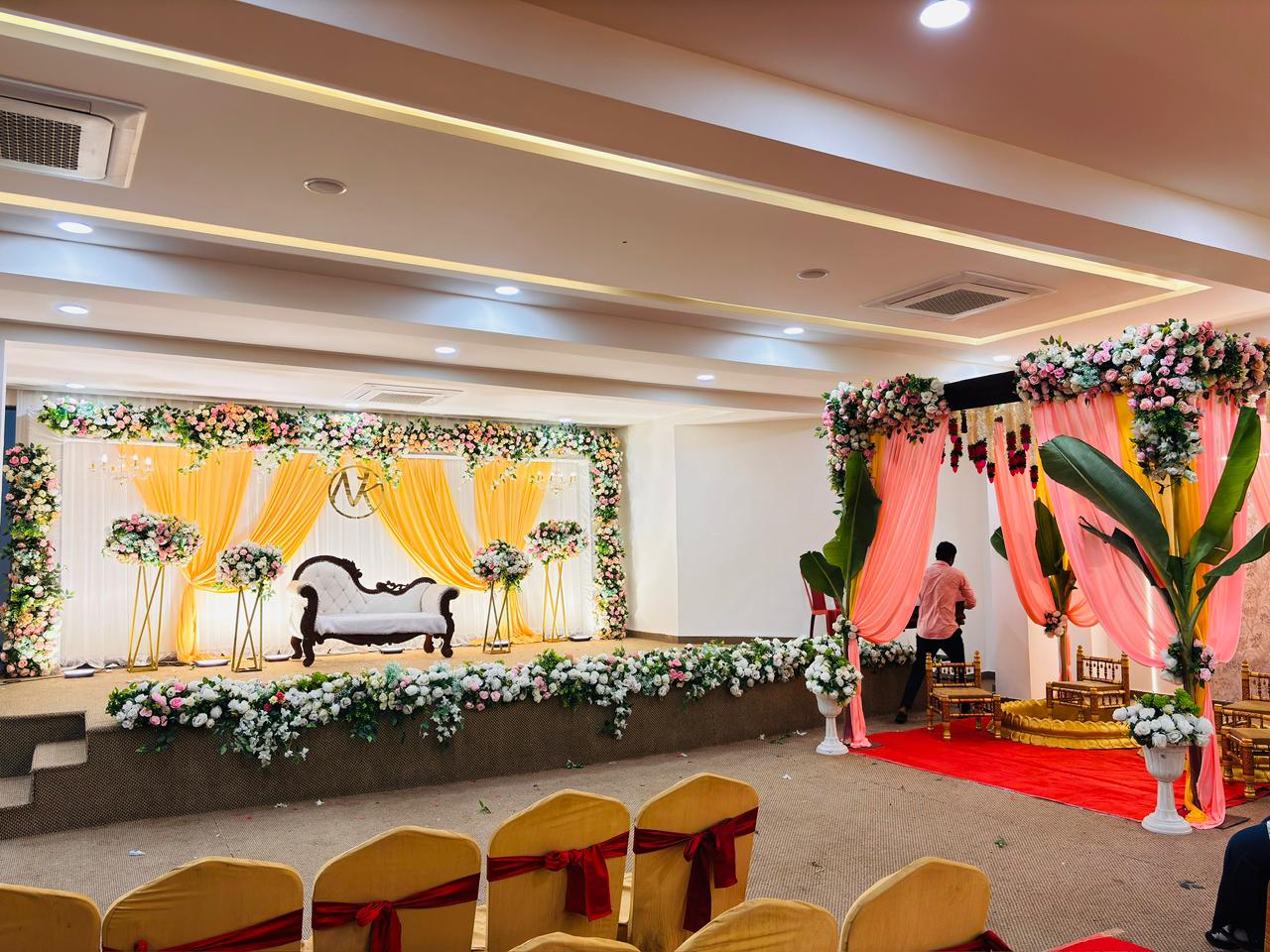 Event planner in Pune managing wedding decoration